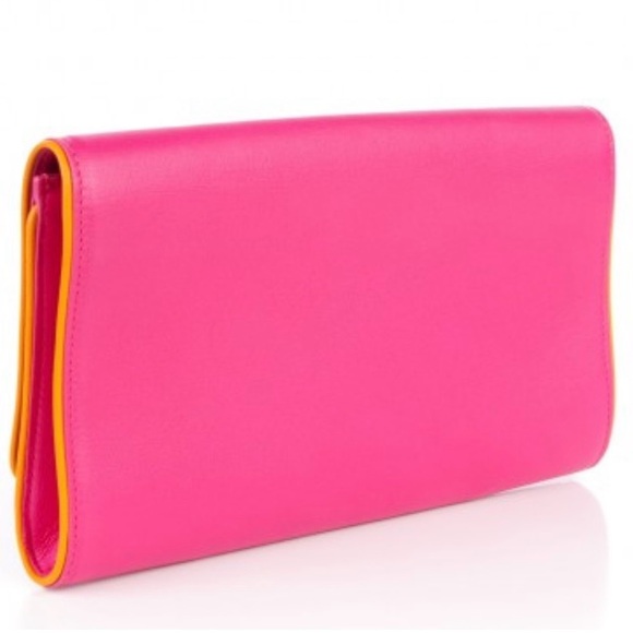 SAINT LAURENT
Goatskin Colorblock Belle De
Jour Clutch Fuchsia - Picture 8 of 11